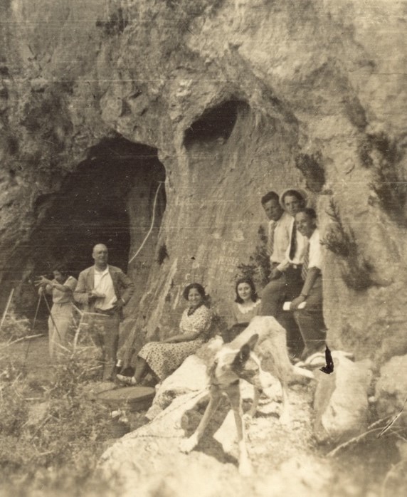 Arqueólogo Luis Pericot, con estudiantes, 1932. Foto: Archivo del S.I.P. (Servei d'Investigació Prehistòrica de la Diputació de València)